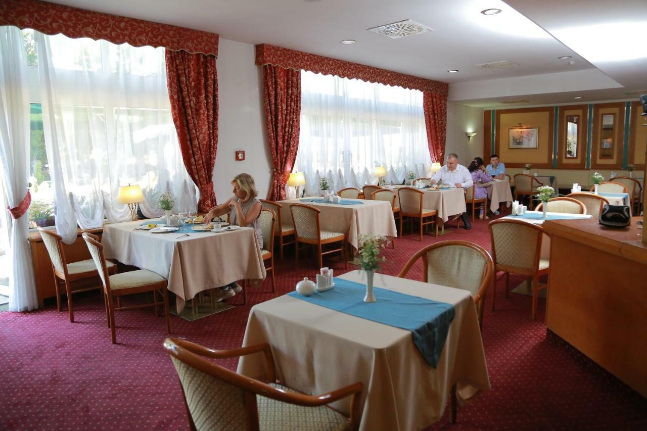 Shodlik Palace Tasjkent Buitenkant foto
