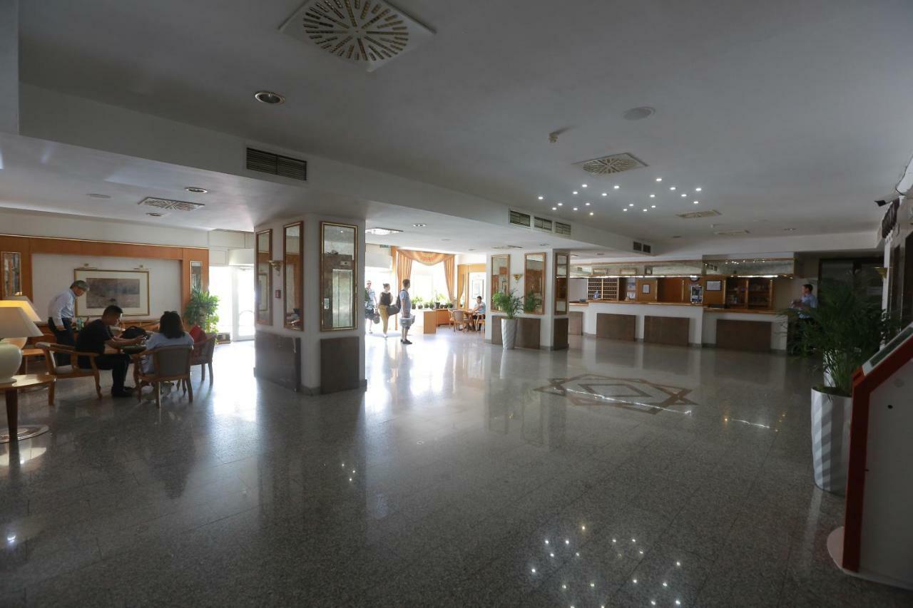 Shodlik Palace Tasjkent Buitenkant foto